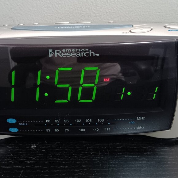 Emerson Research Dual Alarm Clock Radio - Picture 1 of 6